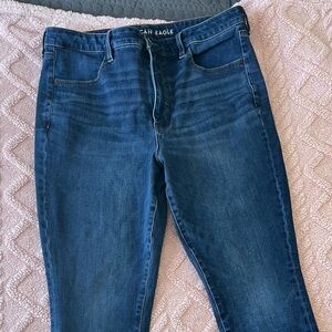 Like new - American Eagle - super high rise - super stretchy - dark blue - 16